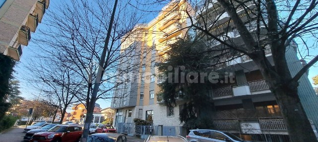 Trilocale via Tommaso Grossi 13, Saronno