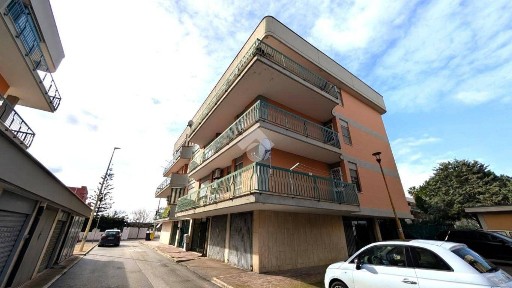 Trilocale via Salvo D'Acquisto 2, Centro, Margherita di Savoia