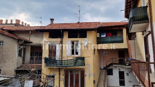Caronno Varesino, Piazza Camillo Benso di Cavour, 7