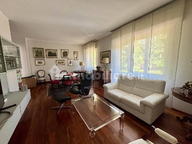 Trilocale via Cesare Paravicini, Centro, Varese