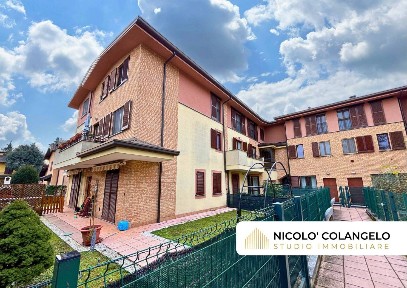Trilocale via Giosuè Carducci 435, Centro, Caronno Pertusella