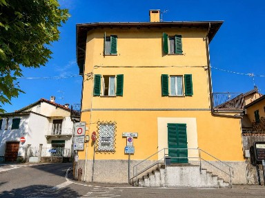 Bilocale piazza Dottor Ludovico Necchi 1, Centro, Gazzada Schianno