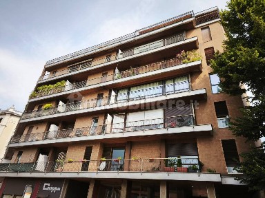 Quadrilocale via Eugenio Cantoni 10, Centro, Gallarate