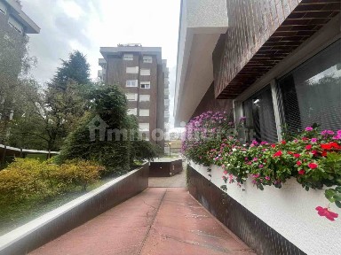 Quadrilocale via Arnaldo da Brescia 4, Centro, Gallarate