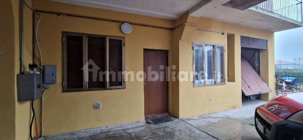 Bilocale via Montello 10, Venegono Inferiore
