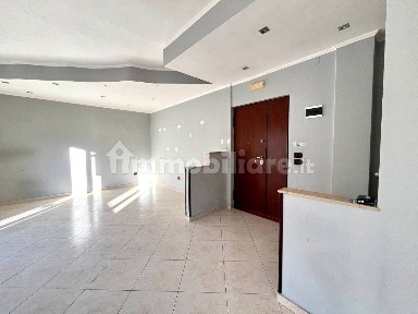 Trilocale ottimo stato, quarto piano, Trani