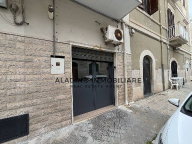 Bilocale buono stato, piano terra, Trani