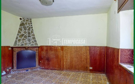 Trilocale via Silvio Pellico 31, Centro, Bisuschio
