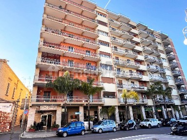 Quadrilocale piazza Vittorio Emanuele 54, Bisceglie