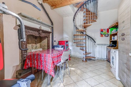 Bilocale via Varese, Varano Borghi