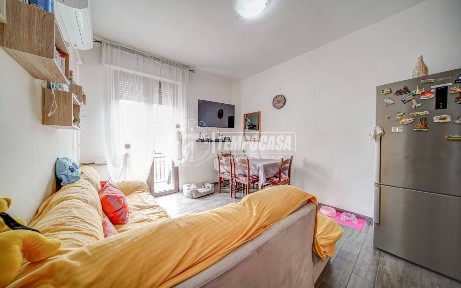 Bilocale via V. Veneto 38, Centro, Biandronno
