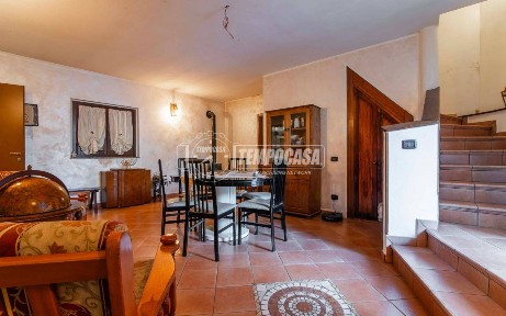 Trilocale piazza XXV Aprile 25, Gorla Minore