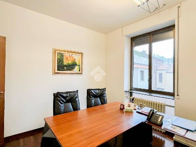 Varese, Centro, Via Carrobbio, 8