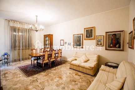 Trilocale via Silvio Pellico 350, Centro, Caronno Pertusella