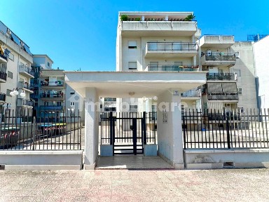 Trilocale via Cecoslovacchia 11, Trani