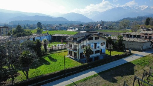Villa plurifamiliare via Dino Buffa 5, Campiglione-Fenile