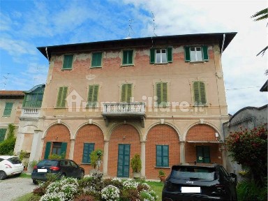 Golasecca, via vittorio veneto, 11