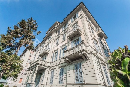 Appartamento viale Padre Gian Battista Aguggiari 8, Centro, Varese