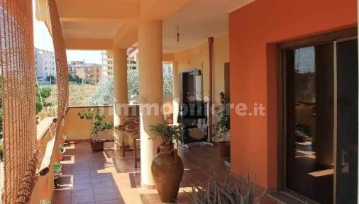 Villa unifamiliare via Irlanda, Tufolo, Farina, Crotone