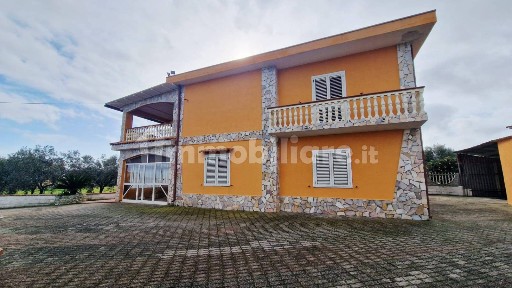Villa unifamiliare via dei Garofani 5, Zona Capo Rizzuto, Apriglianello, Papanice, Crotone