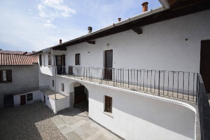 Bilocale via Roma 6, Albizzate