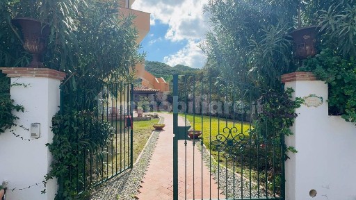 Villa plurifamiliare viale Magna Grecia, Lungomare, Capocolonna, Crotone