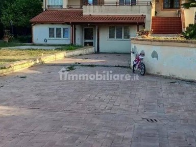 Villa unifamiliare via Russia, 25, Tufolo, Farina, Crotone