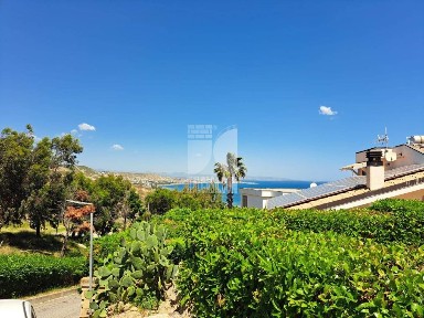Villa bifamiliare viale Magna Grecia, Lungomare, Capocolonna, Crotone