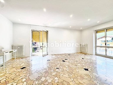 Gavirate, Viale Verbano, 75
