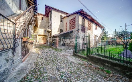 Appartamento via Castello 12, Centro, Azzate
