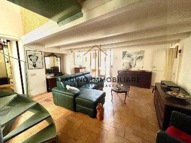 Trilocale ottimo stato, primo piano, Trani