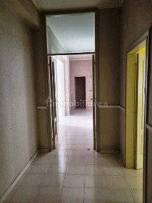 Quadrilocale da ristrutturare, primo piano, Bisceglie