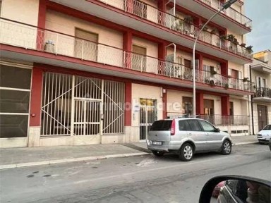 Appartamento buono stato, Centro, Canosa di Puglia