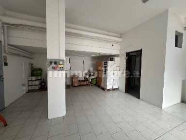 Usmate Velate, Corso Italia, 19