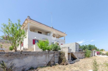 Villa plurifamiliare Contrada Carbonelli, Conversano
