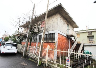 Nova Milanese, Via Isonzo, 1