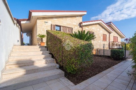 Villa unifamiliare via San Giovanni Bosco 4, Centro, Conversano