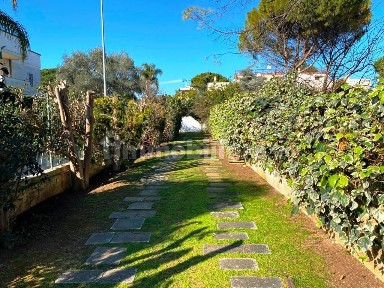 Villa unifamiliare corso Alcide De Gasperi 376/7, Carbonara di Bari, Bari