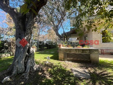 Villa unifamiliare via Fanelli, 289, Mungivacca, Bari