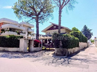 Villa unifamiliare via Conte Girolamo Giusso 4/A, Mungivacca, Bari