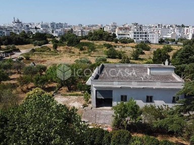 Villa plurifamiliare via Fasano, Locorotondo