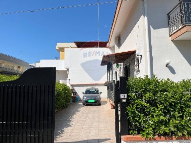 Valenzano, Via Dante Alighieri, 17-19