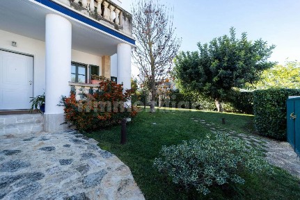 Casamassima, Via Amedeo, 24