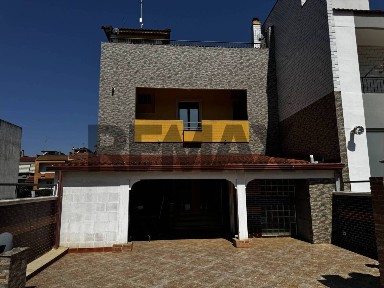 Villa unifamiliare via Generale Carlo Alberto Della Chiesa 50, Turi