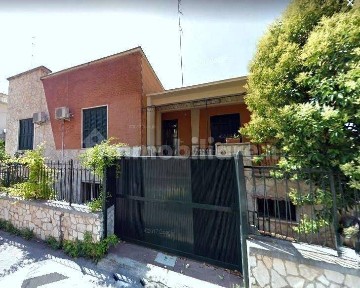 Villa unifamiliare via Bologna, Carbonara di Bari, Bari