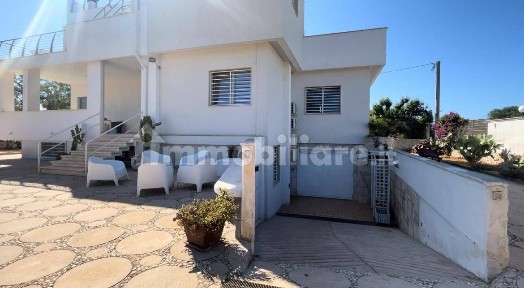 Villa unifamiliare Strada Comunale del Duca, Mola di Bari