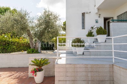 Villa unifamiliare, ottimo stato, 418 m², Mungivacca, Bari