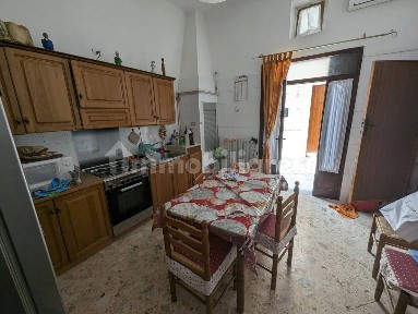 Villa unifamiliare Vico Valentini, 3, Centro, Mola di Bari