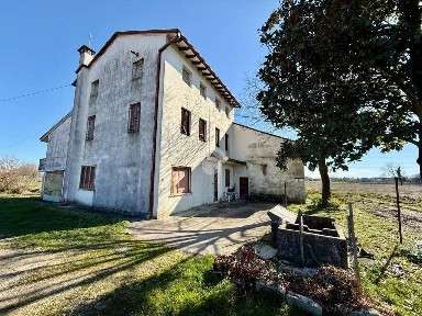 Rustico via Aquileia 15, Centro, Fiume Veneto