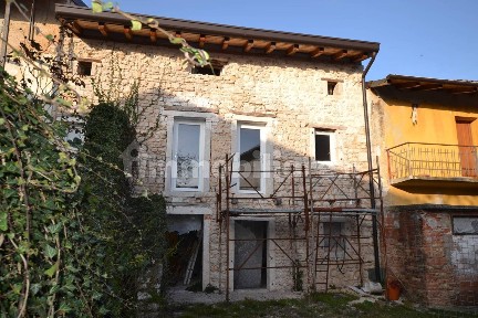 Rustico via delle Cave 3, Aviano Castello, Aviano